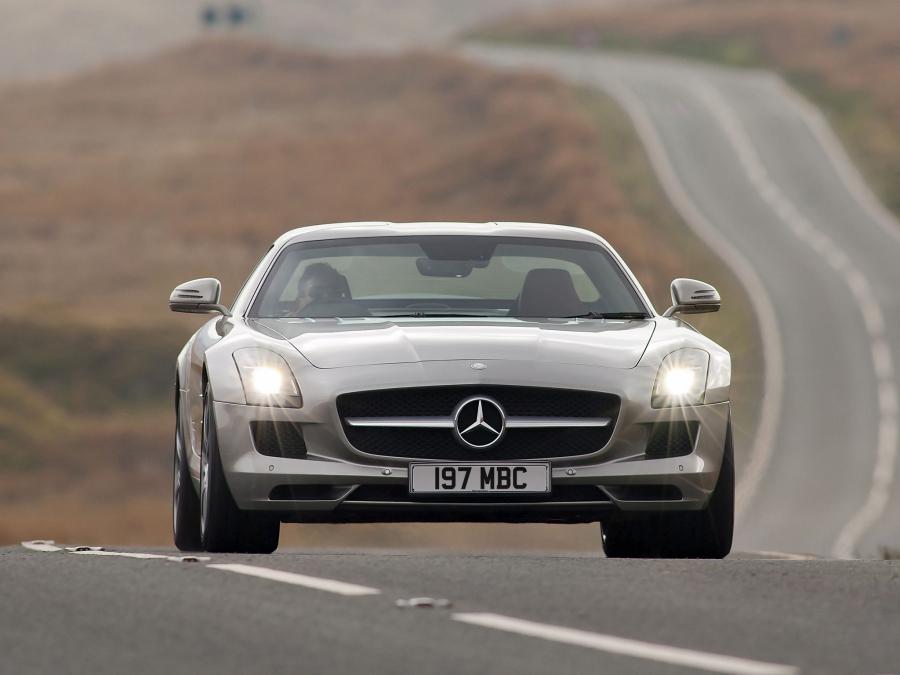  Mercedes-Benz SLS AMG 2010 года  (UK) (фото 12 из 19)